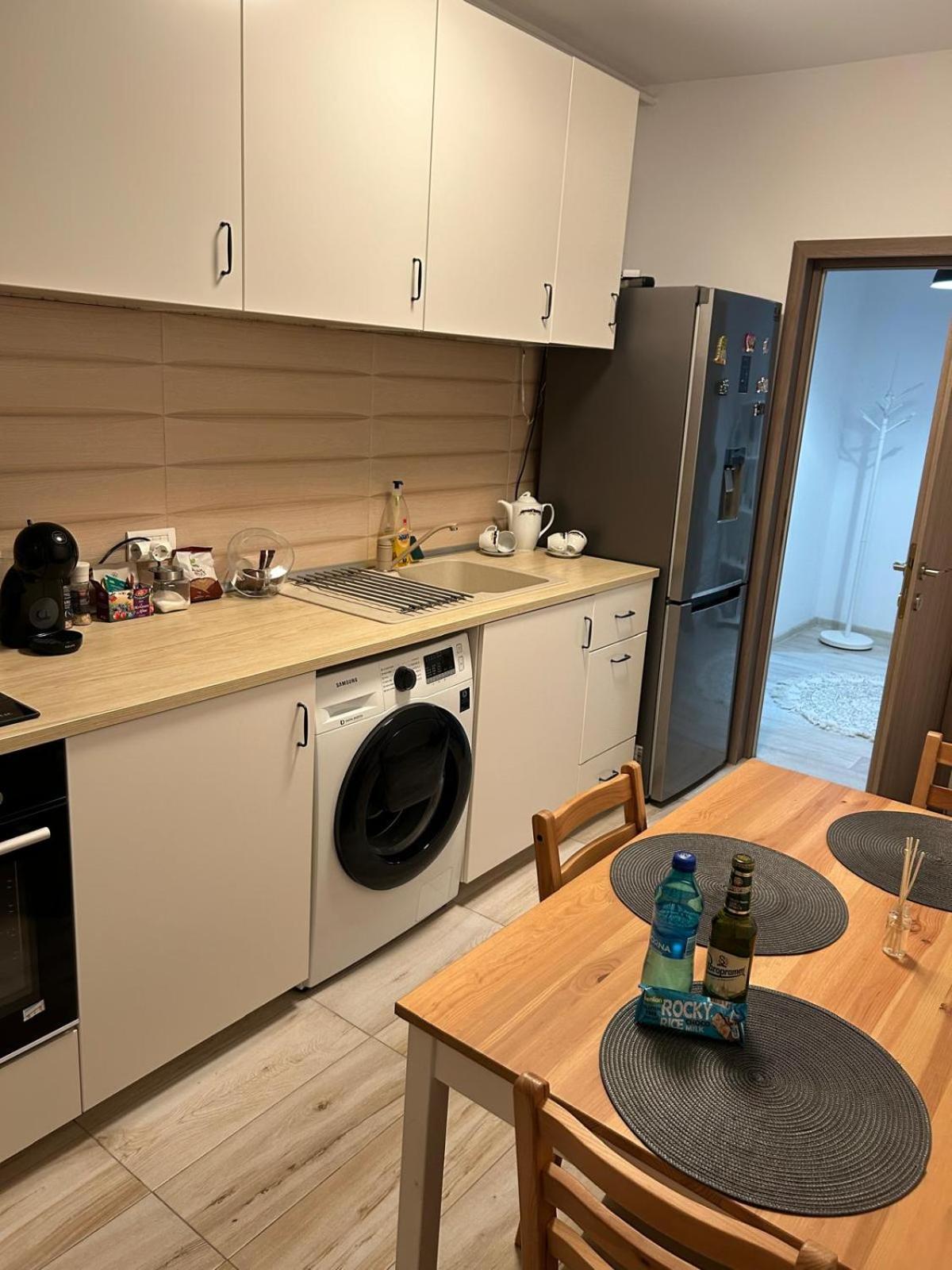 Cozy Apartment 130E By Plaza Bukares Bagian luar foto